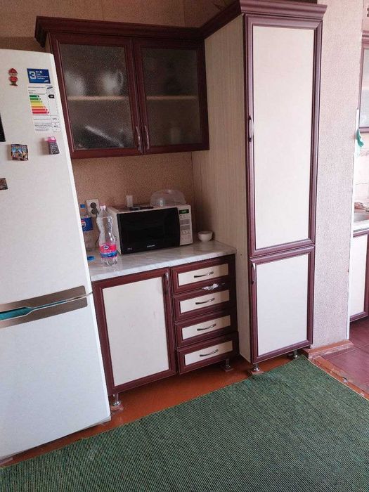 Квартира 3-ех комнатная, в 6-ом микрорайоне.