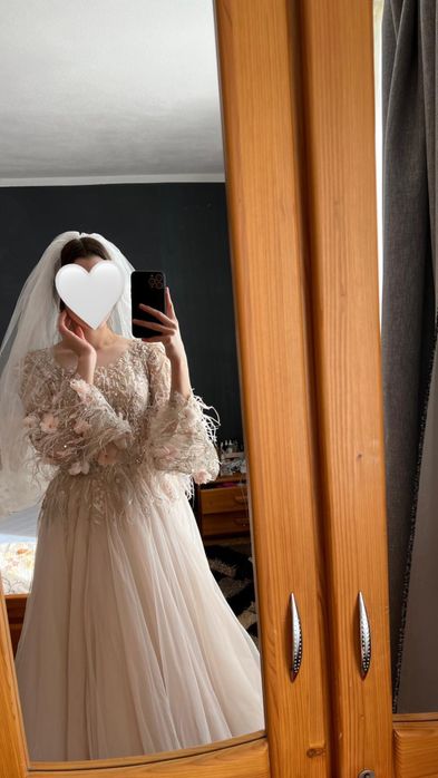 Vand rochie de mireasă marimea S /M  intr o stare execelenta.(mai multe detali in privat)