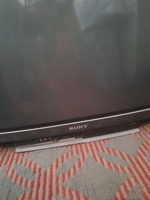Televizor sotiladi