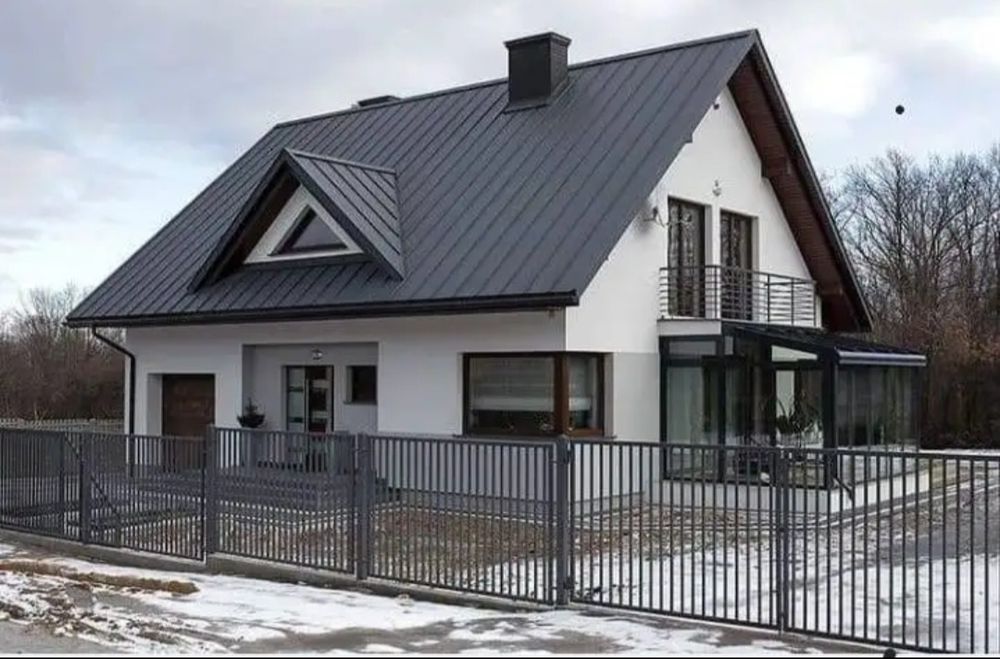 Vând casă pe structură metalică timp panouri sandwich