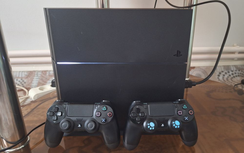 Playstation 4 sotiladi 500gb holati ideal