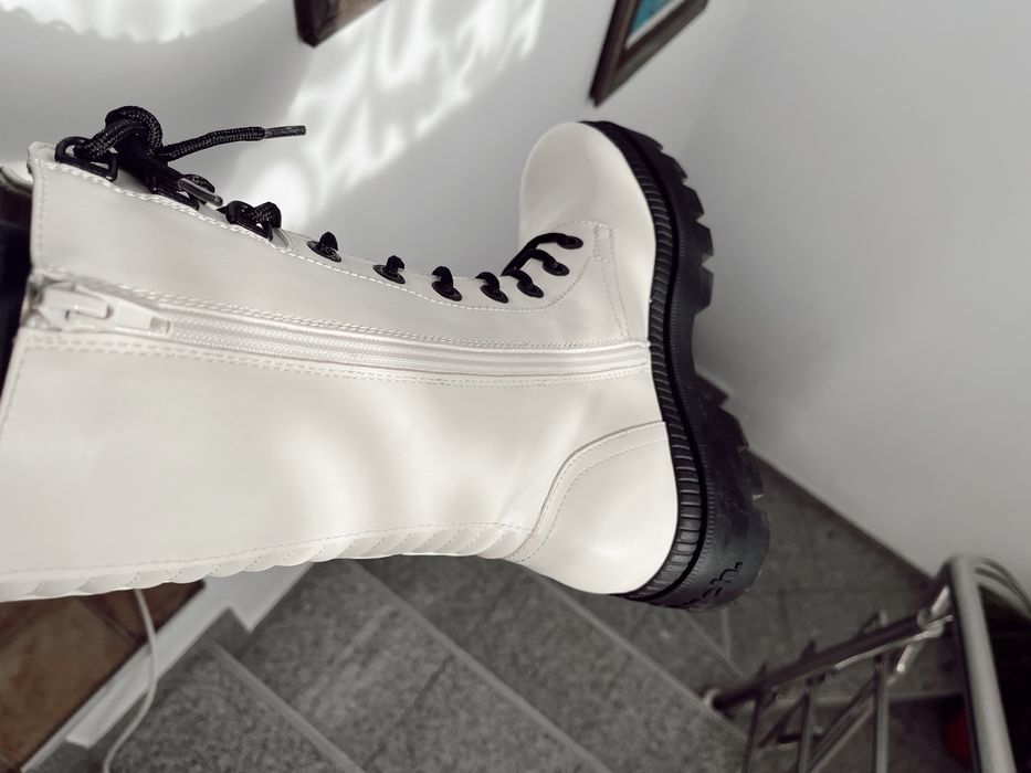 Ghete/ Bocanci crem/bej