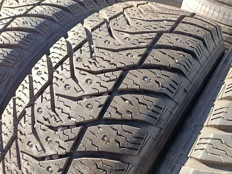 Шины 215/60 R16 .