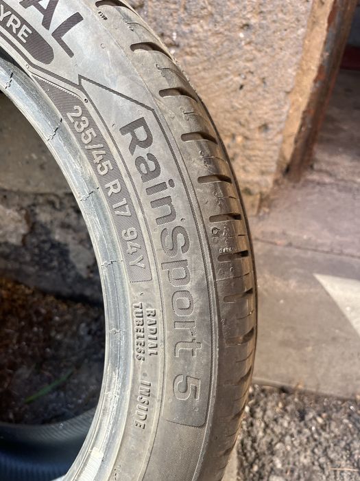 Vand Cauciucuri 235/45/17 foarte bune