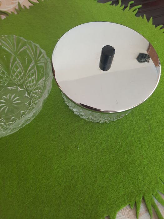 Doua boluri deosebite din sticla groasa