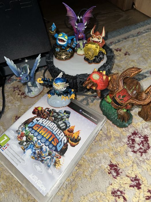 Consola ps 3+2 controller+skylanders dispozitiv si figurine