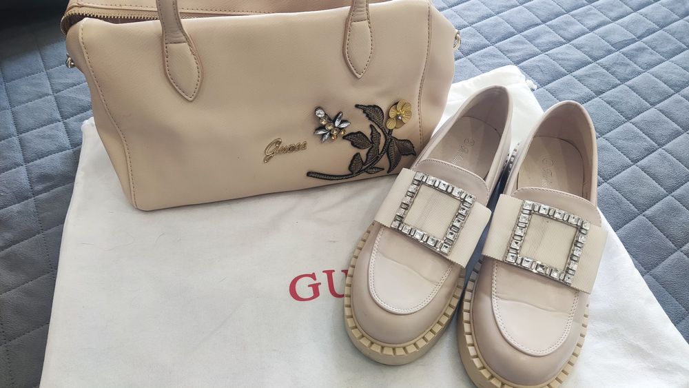 Красиви обувки с подарък чанта на Guess