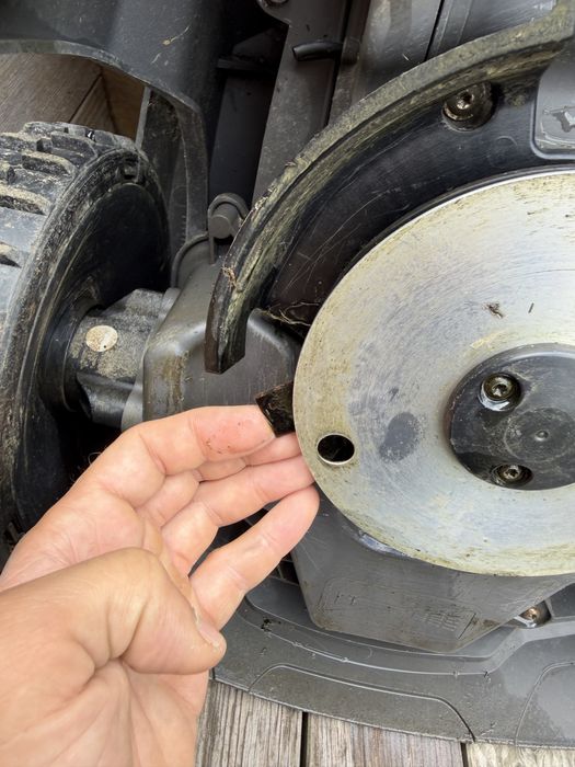 Husqvarna Automower 105 - a funcționat 2 sezoane, fără defecțiuni