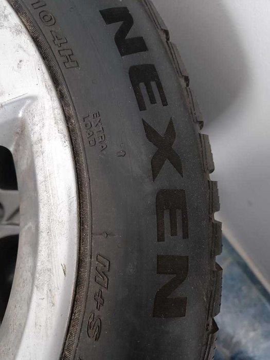 2 броя зимни гуми 215/45/18