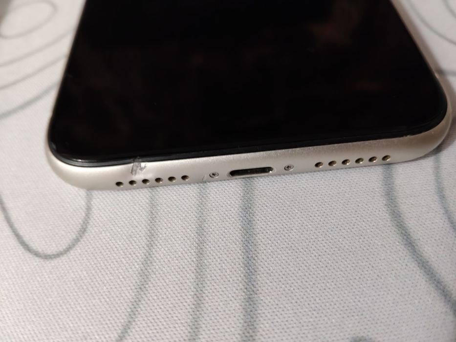iPhone 11 белый на 128гб