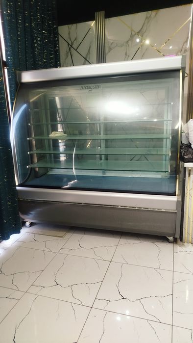 Vitrina narxi 3000$  holati ideal