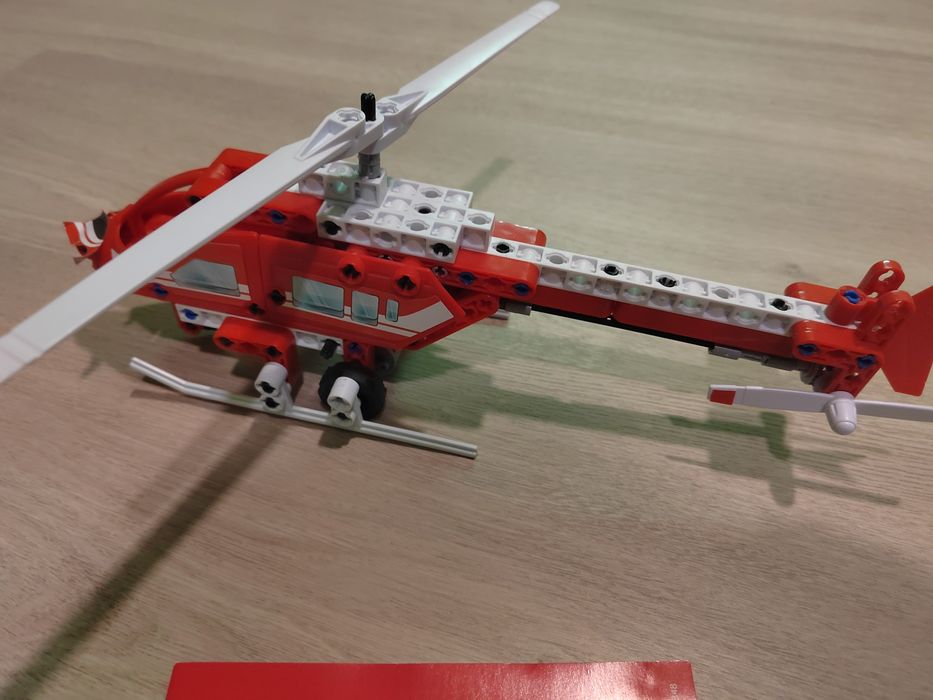 Два конструктора Clementoni + подарък