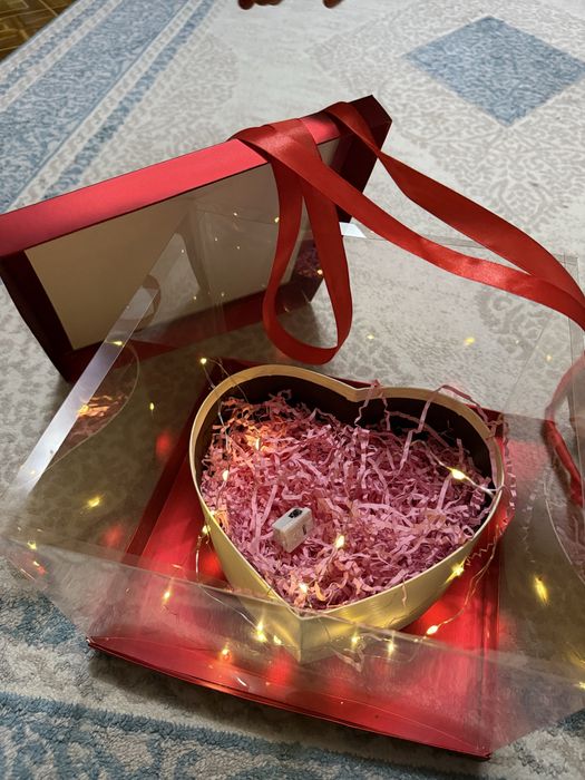 подарочный коробка