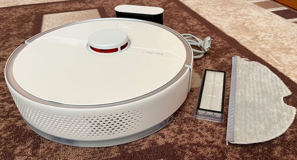 Продавам: Roborock S6 pure white , за сухо и мокро почистване