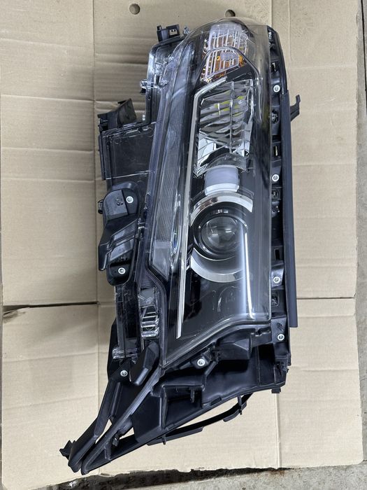 Продам бампер , фары - и т.д.