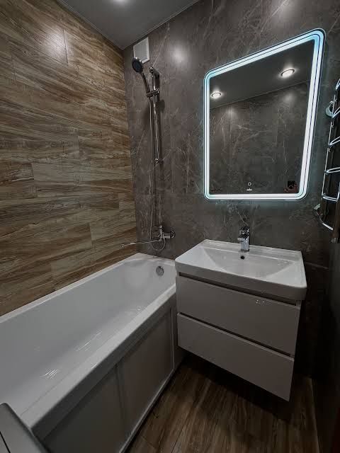 Сантехник, кафельщик