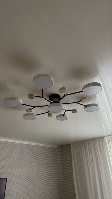 Продам люстру