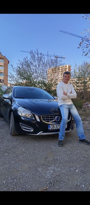 Автомобил под наем със шофьор.