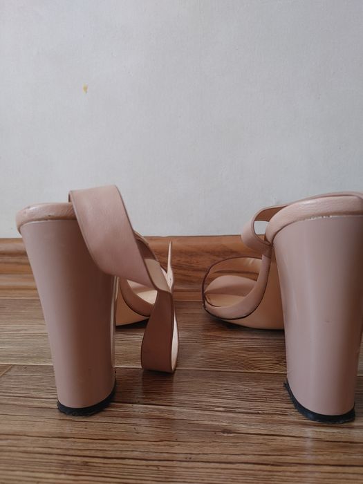 Продам босоножки