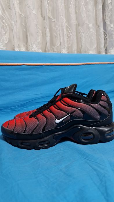 Продам мужские кроссовки р. 42