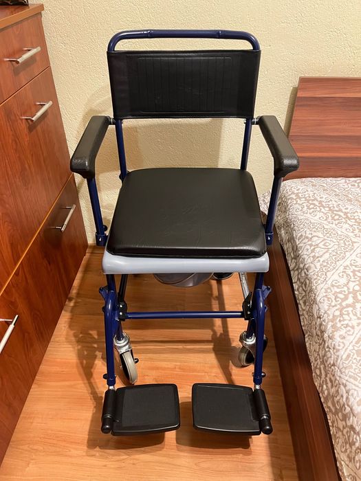 Комбиниран стол за баня и тоалетна