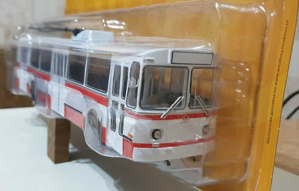 Продам ЗИУ-682Б троллейбус в масштабе 1:43 производитель MODIMIO