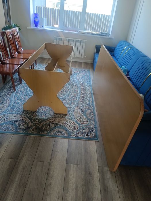 Стол со стульями