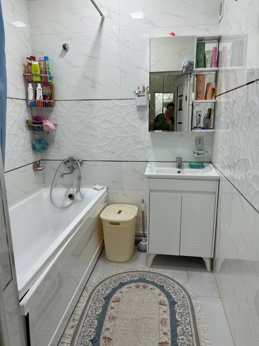 ARENDA Qorasaroy yol yuzi 3xona + mansarda