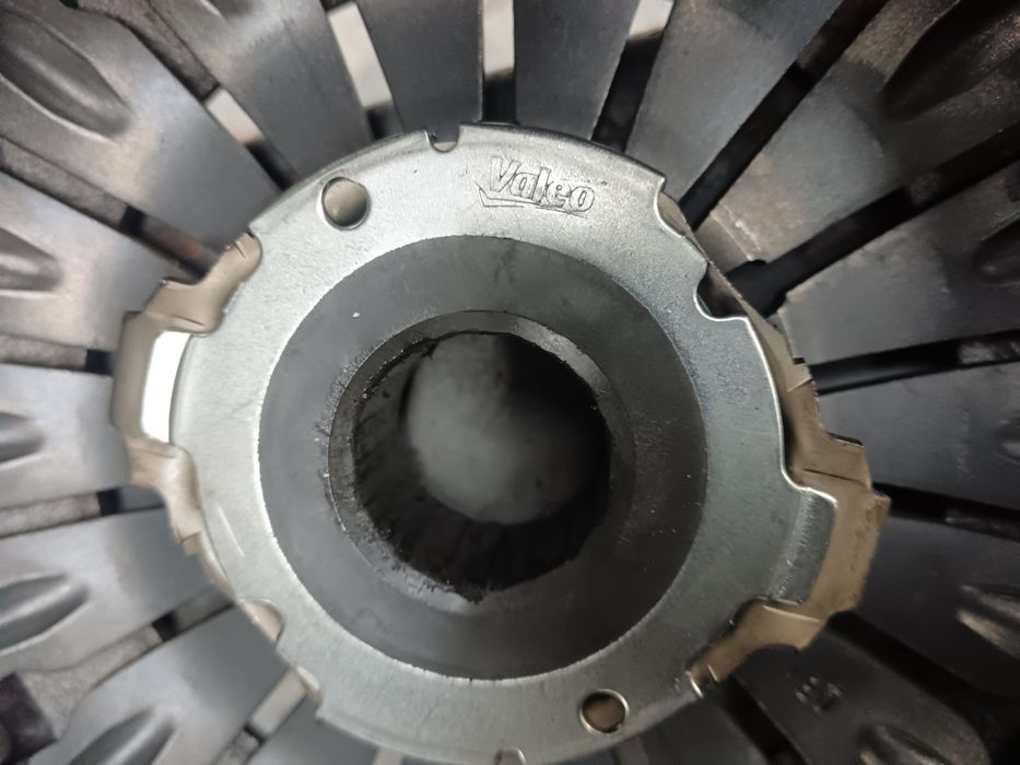 Нов маховик и притескателен диск за Хюндай Санта фе 2.0 дизел 113 к.с.