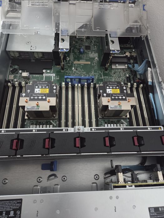 Server HP ProLiant DL380 Gen10 CTO – 8x SFF | 2x 800W PSU