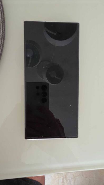 Продавам Samsung Galaxy S23 Ultra