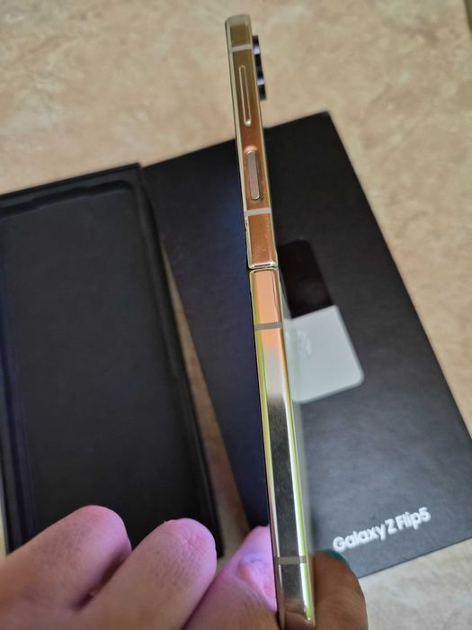 Samsung Galaxy Z Flip5