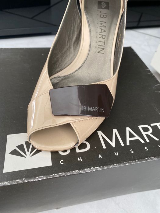 JB Martin Pantofi decupați beige / piele lacuita / 36 / NOI