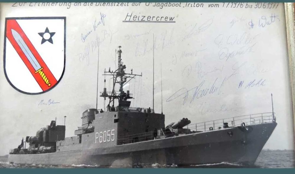 Tablou cu poza autentica a navei Triton, aurografe