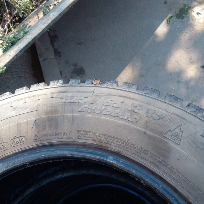 Продам шыный 225 65 R17 мишлен