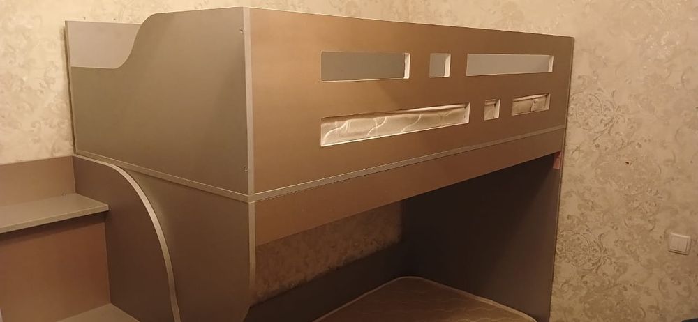 Продам детскую кровать с 3 матрасами