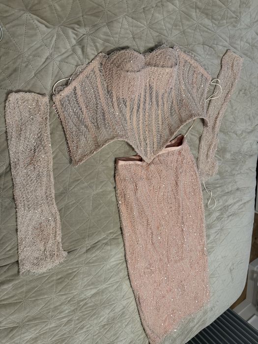 Corset, maneci si fusta datela pietricele