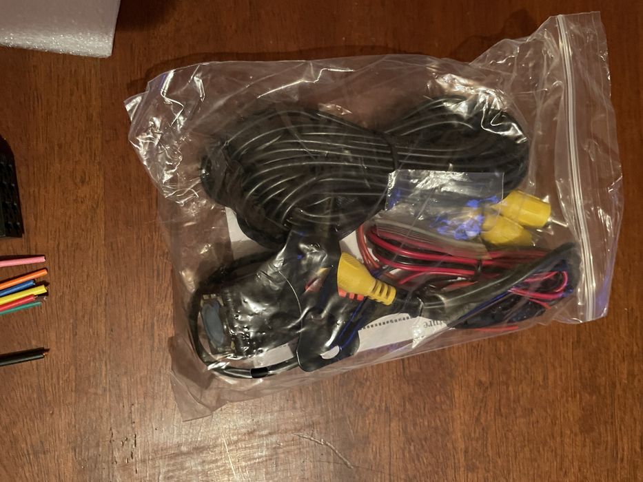 Navigație auto 2DIN cu touchscreen + cameră marșarier + Bluetooth