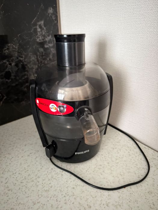 Компактная соковыжималка Philips Viva Collection HR1832