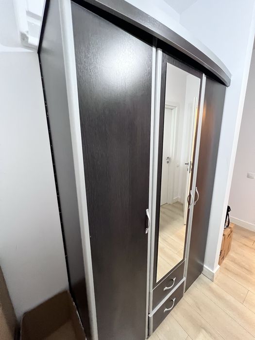 Sifonier cu oglinda si doua usi