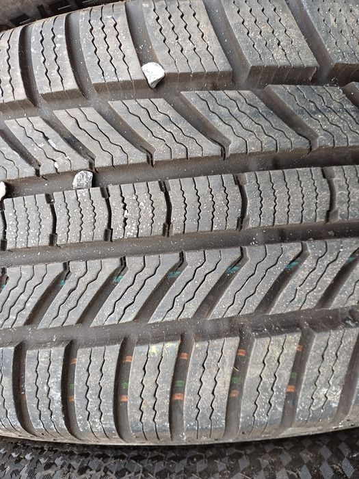 Гуми 225/55/17 Континентал