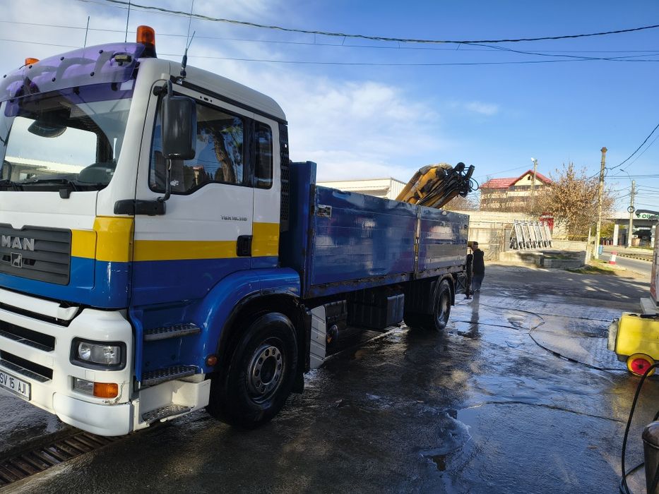 Camion cu macara MAN