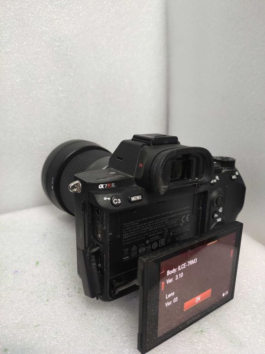 Sony α7R III - комплект, без дори драскотина