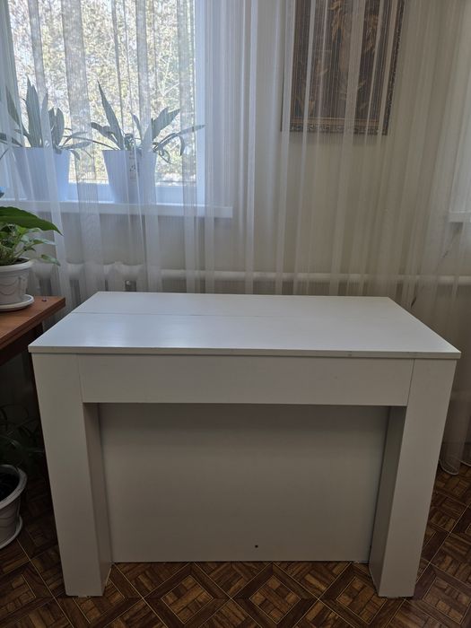 Продам стол для гостиной