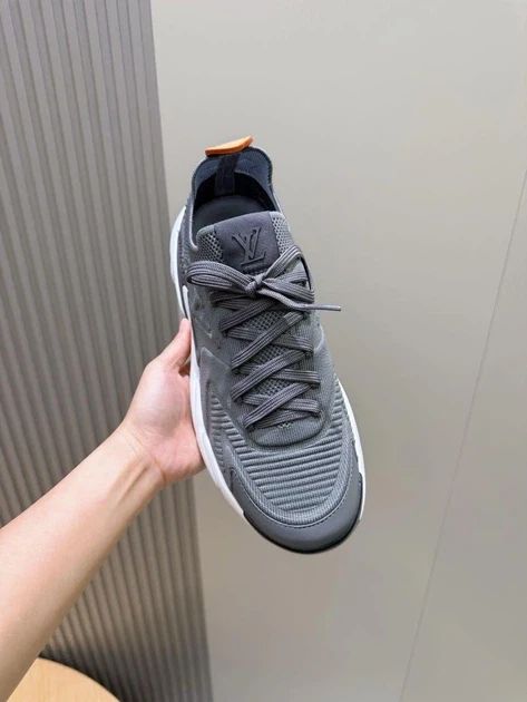 LV Runner Tatic Sneaker Grey