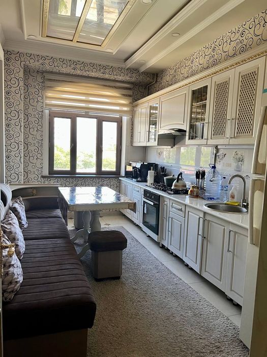 Квартира двухуровневая с обстановкой