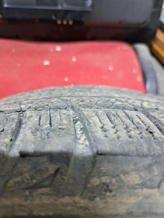 Зимние шины 215/55/16