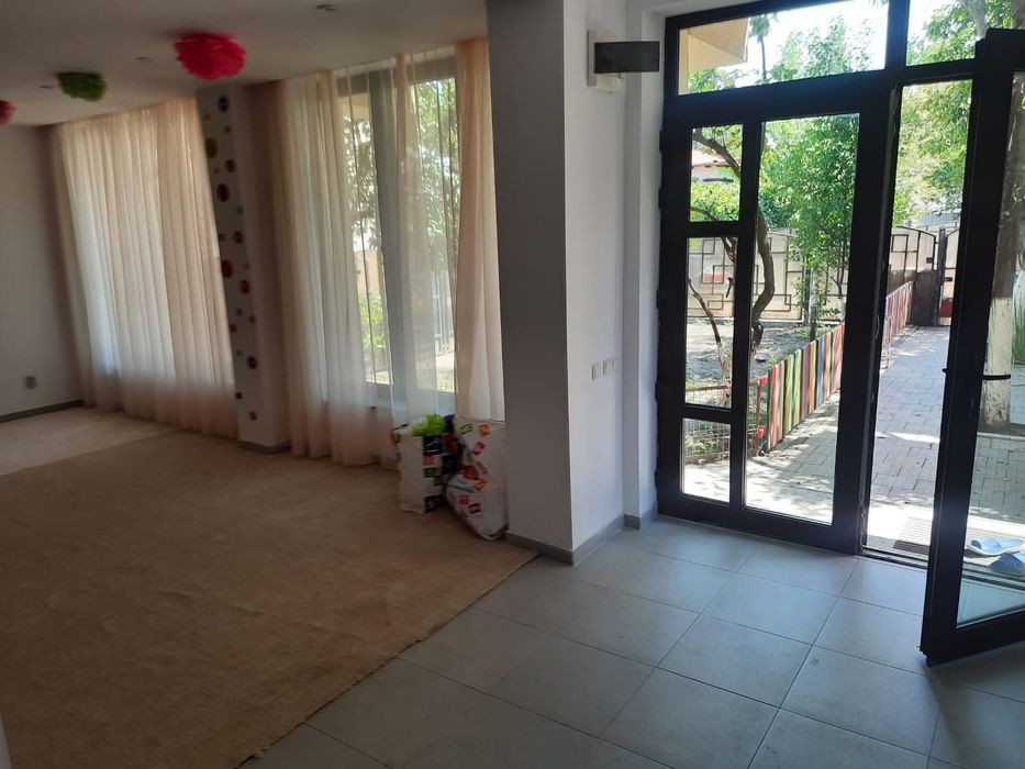 Închiriez vilă (3min de centru )