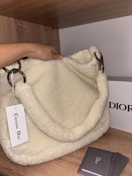 Geantă Christian Dior pufoasă ‘Cloud collection’