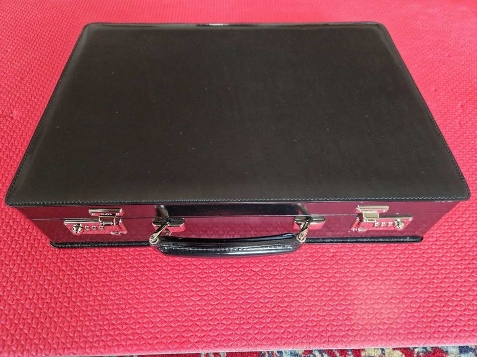 GUCCI Аташе Куфарче Оригинално